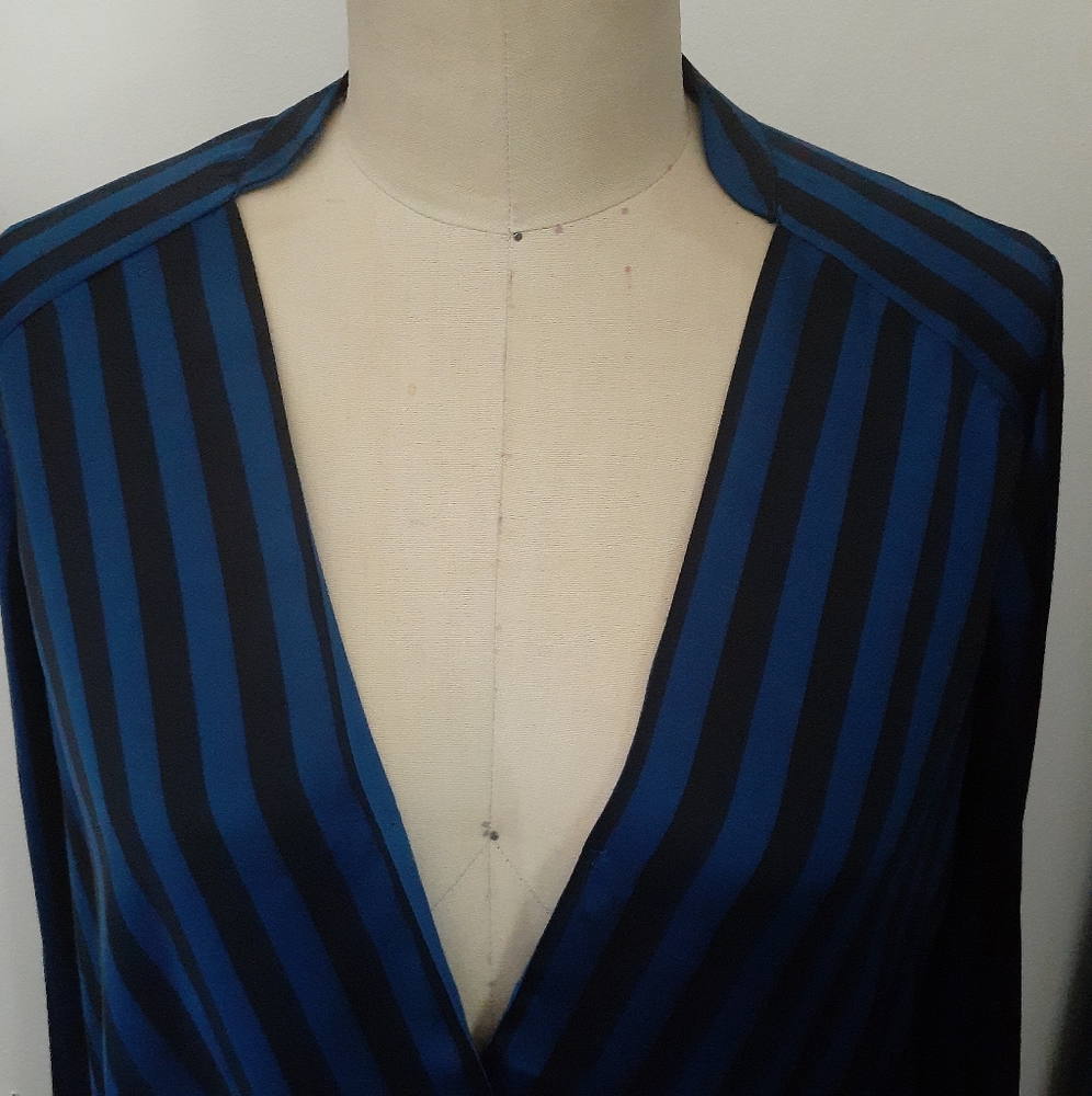 Vince Camuto Blouse - Picture 2 of 7